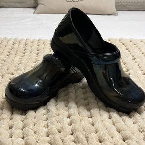 Dansko Clogs - Size 9.5 (40)